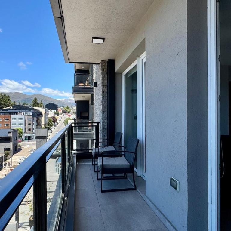 AT Bariloche, Departamento céntrico con balcón, parrilla y cochera - Apartamento de 1 dormitorio - 18