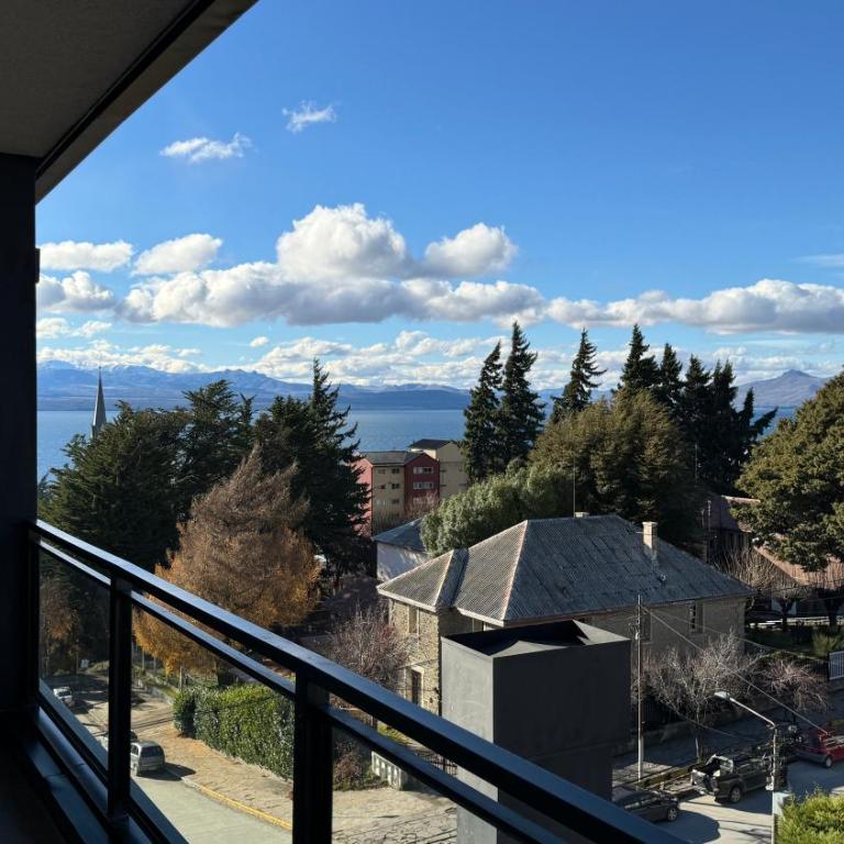 AT Bariloche, Departamento céntrico con balcón, parrilla y cochera - Apartamento de 1 dormitorio - 4