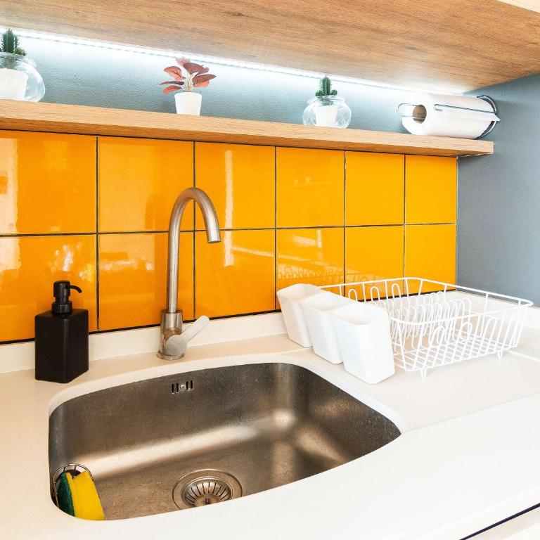 HOM I WIFI I Barrio Italia I Parking I Metro - Apartment - 10