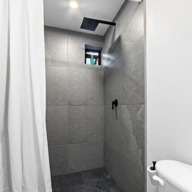 Suites Calle Berlin - Single Room with Shared Bathroom - 2