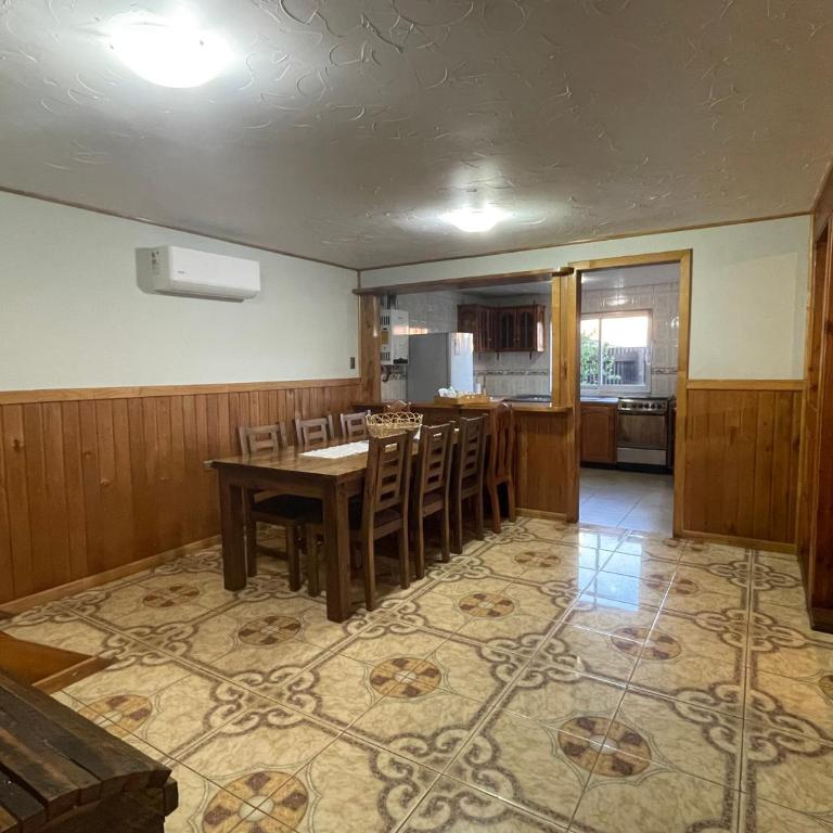 Oikos Arriendos - Four-Bedroom House - 9