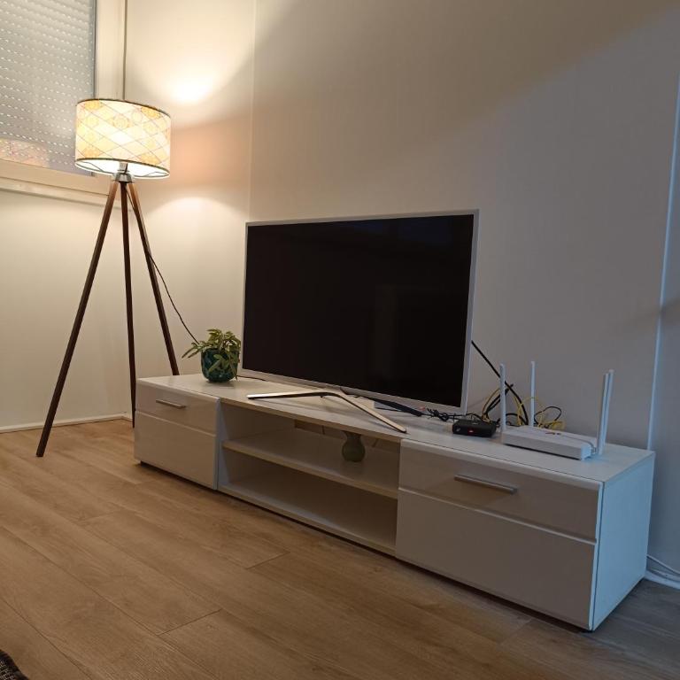Cozy Corner - One-Bedroom Apartment - 3