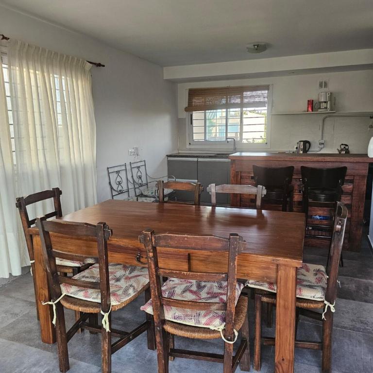 Casa con gran parque y parrilla en Balneario Camet Norte contrato temporal servicio de limpieza NO incluido - One-Bedroom House - 4