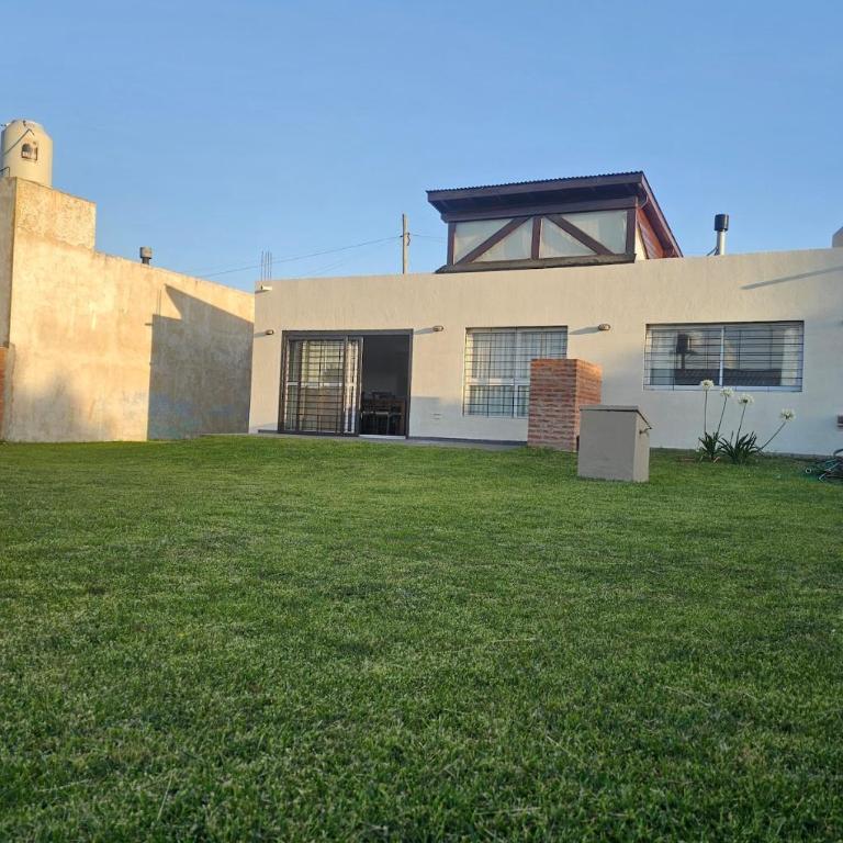 Casa con gran parque y parrilla en Balneario Camet Norte contrato temporal servicio de limpieza NO incluido - One-Bedroom House - 11