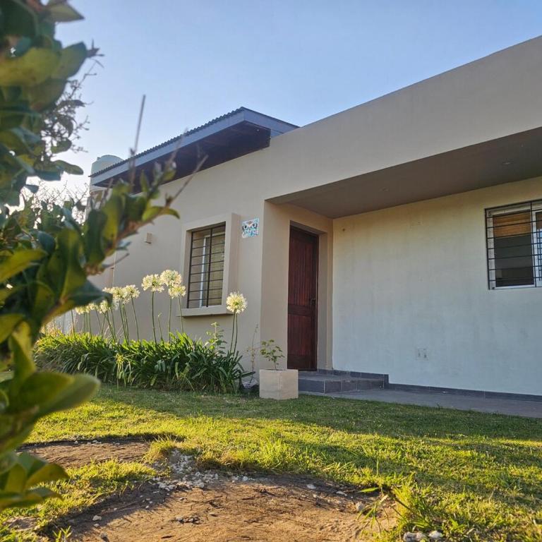 Casa con gran parque y parrilla en Balneario Camet Norte contrato temporal servicio de limpieza NO incluido - One-Bedroom House - 14