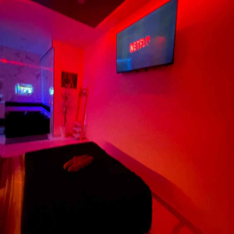 Suite Zen L Amaryllis Jacuzzi TV Integrée Clim Wifi Béziers Centre Arrivée Autonome 24h24 - Appartement - Rez-de-Chaussée - 5