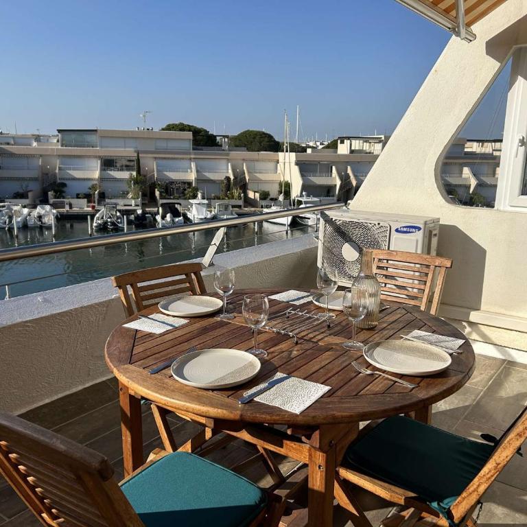 Appartement 2P avec Terrasse, Animaux Acceptés, Parking, Climatisation - FR-1-250-325 - Appartement - 1