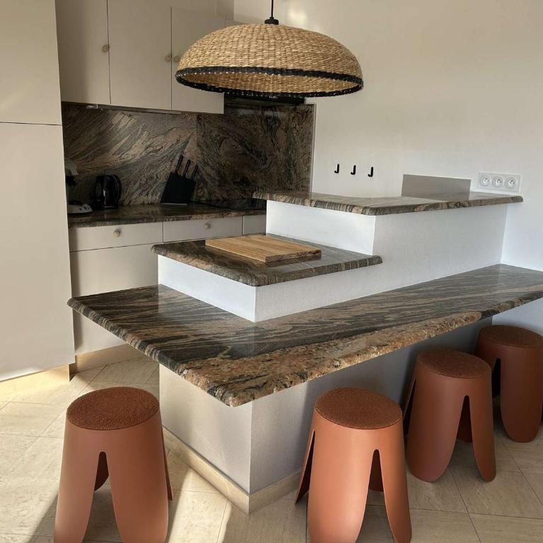 Appartement 2P avec Terrasse, Animaux Acceptés, Parking, Climatisation - FR-1-250-325 - Appartement - 13