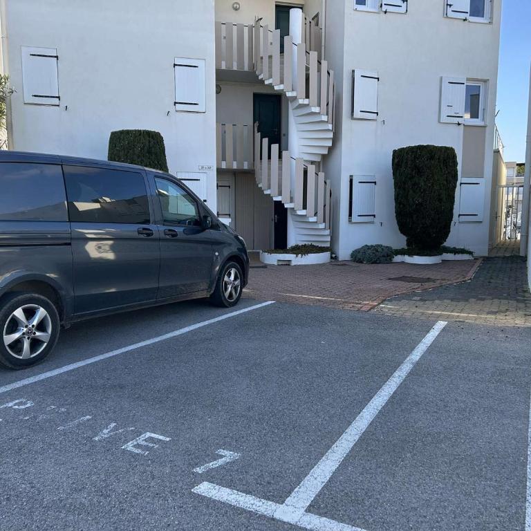 Appartement 2P avec Terrasse, Animaux Acceptés, Parking, Climatisation - FR-1-250-325 - Appartement - 28