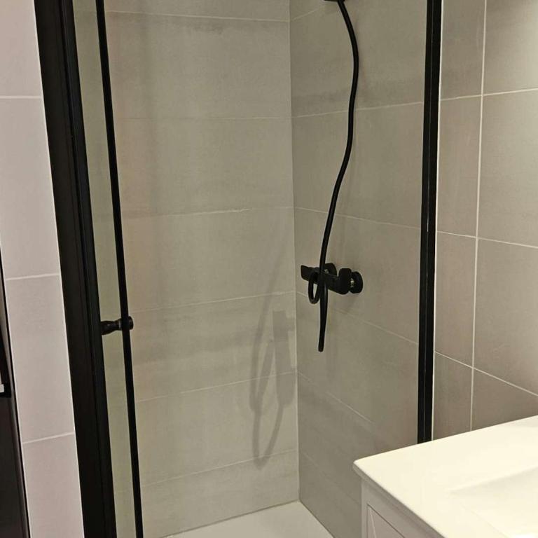 Appartement 2P avec Terrasse, Animaux Acceptés, Parking, Climatisation - FR-1-250-325 - Appartement - 31