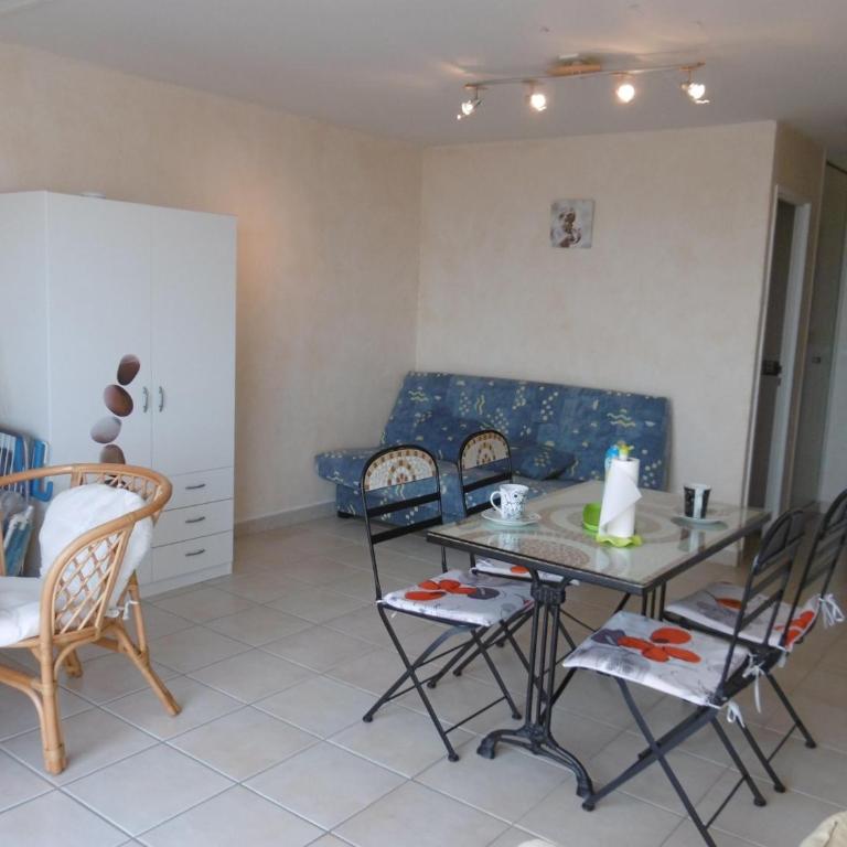 Studio à 50m de la Plage du Grazel avec Parking - FR-1-796-104 - Appartement - 2