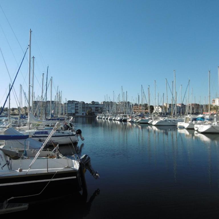 Studio à 50m de la Plage du Grazel avec Parking - FR-1-796-104 - Appartement - 11