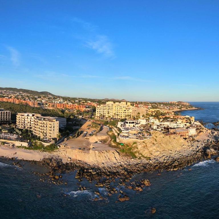 Stunning 2 BR with Ocean Views & Jacuzzi by the Beach - Apartamento - 55