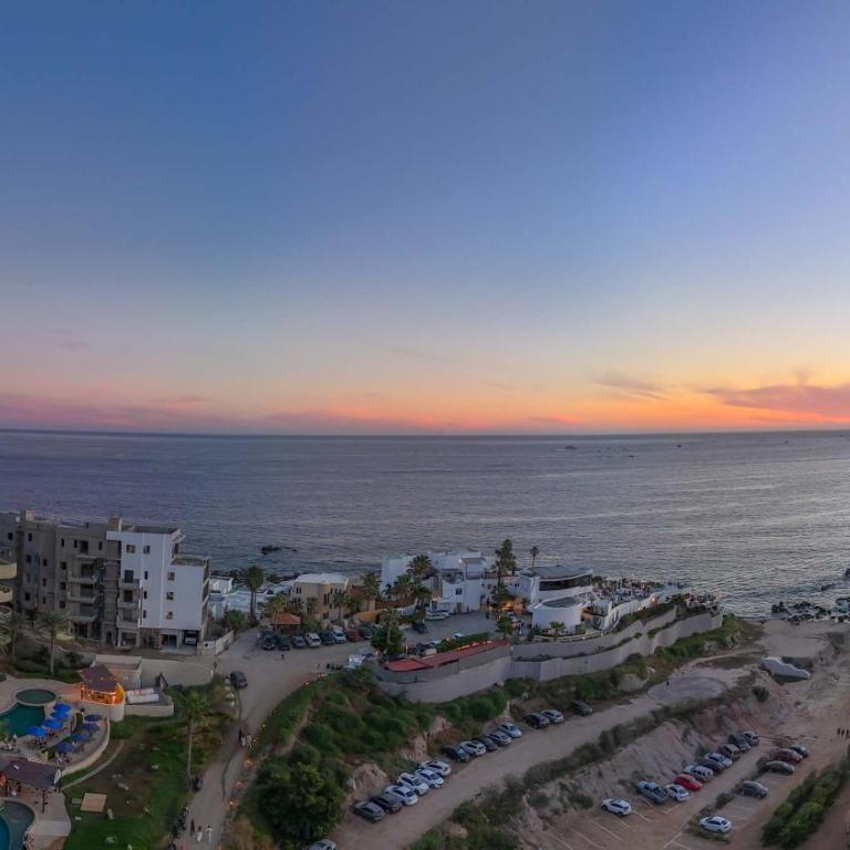 Stunning 2 BR with Ocean Views & Jacuzzi by the Beach - Apartamento - 57