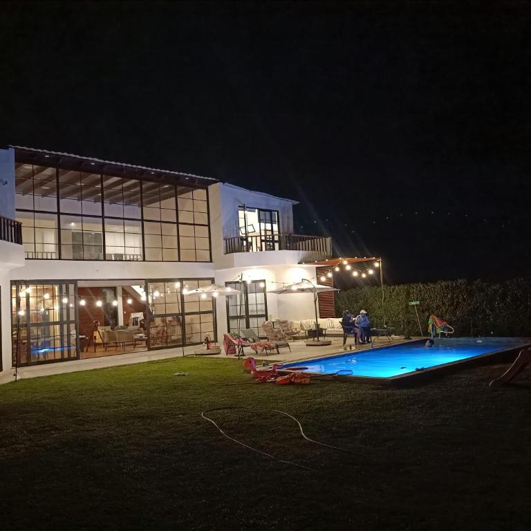 Hermosa casa con piscina privada - Three-Bedroom House - 6