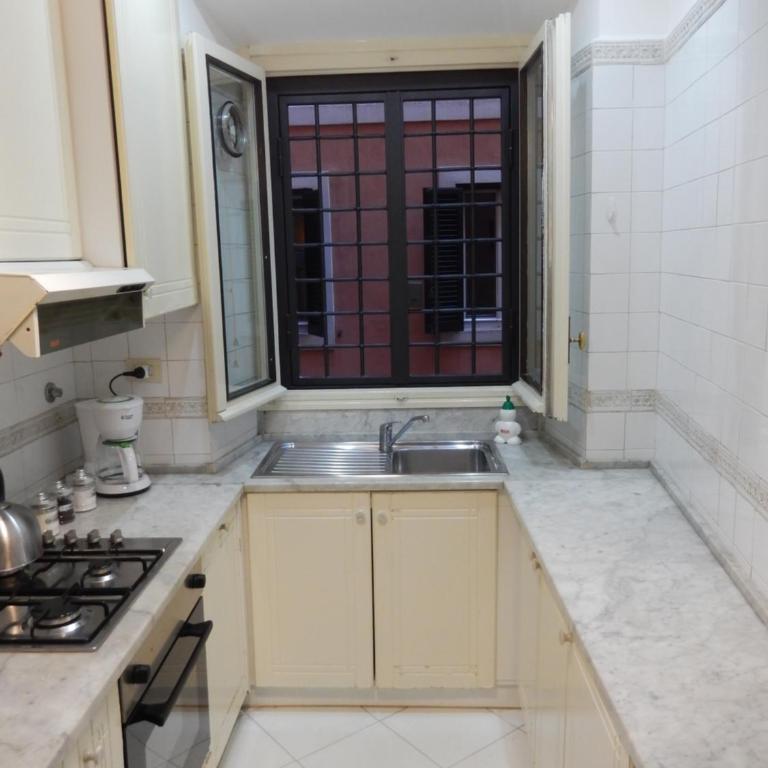 Colosseo Homerents 2 - Appartamento con 2 Camere da Letto - 14