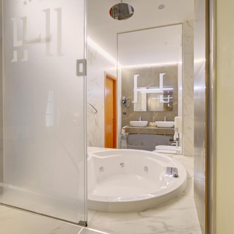Liberty Hotel - Suite King con Vasca Idromassaggio - 9