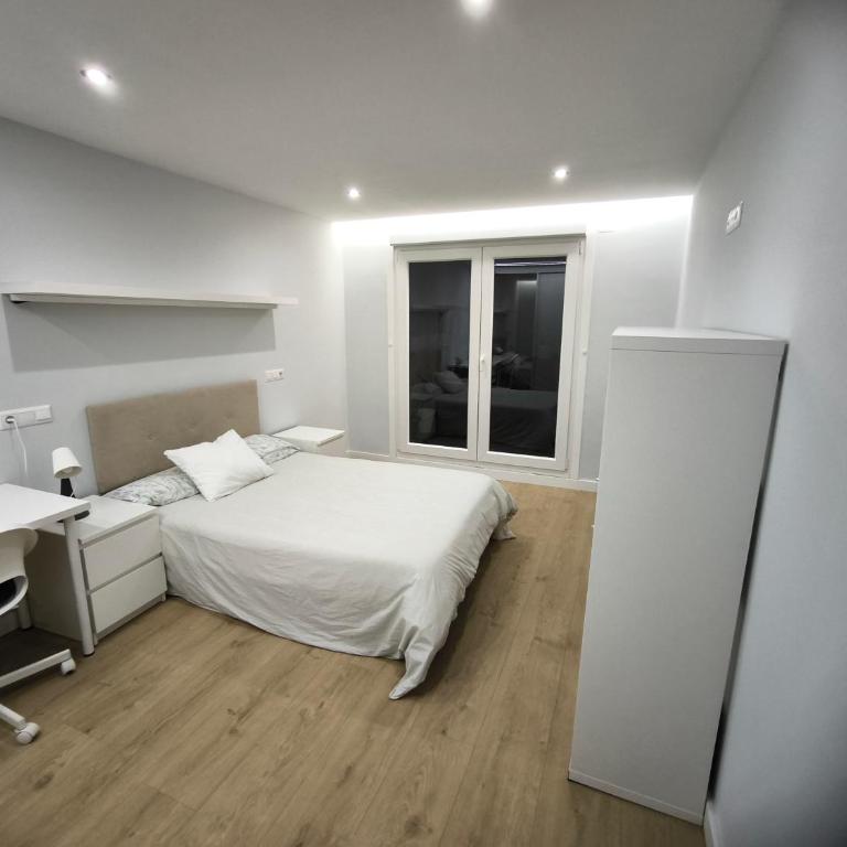 Amplio y moderno piso de 4 habitaciones y terraza - Apartamento - 8