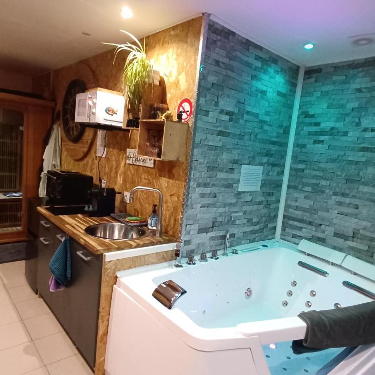 Gîte Sauna Balnéo Lâchez Prise Meublé de tourisme classé 3 étoiles VERTON - Casa con 1 dormitorio - 10