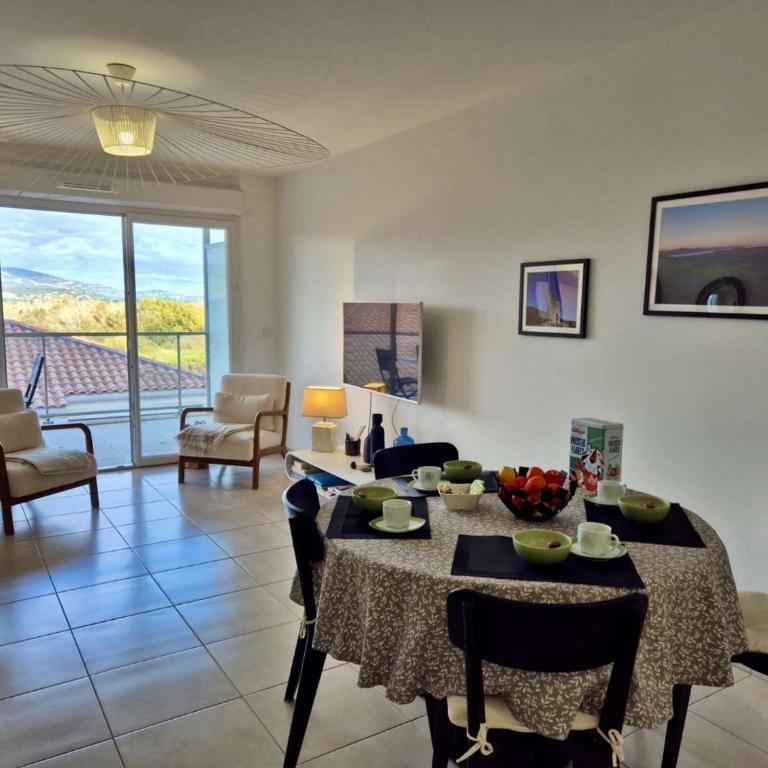 CO020-B11 - Appart 3 pièces - 4 personnes - COGOLIN - Two-Bedroom Apartment - 3