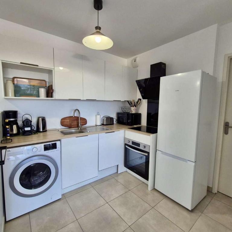 CO020-B11 - Appart 3 pièces - 4 personnes - COGOLIN - Two-Bedroom Apartment - 6
