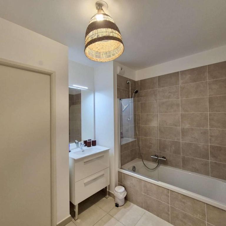 CO020-B11 - Appart 3 pièces - 4 personnes - COGOLIN - Two-Bedroom Apartment - 15
