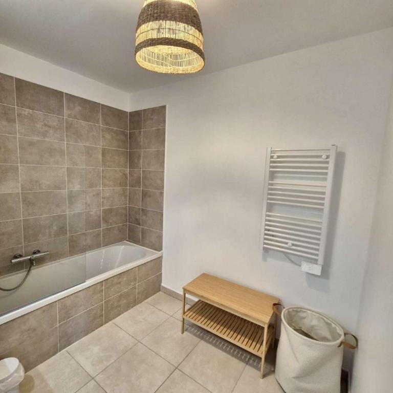 CO020-B11 - Appart 3 pièces - 4 personnes - COGOLIN - Two-Bedroom Apartment - 16