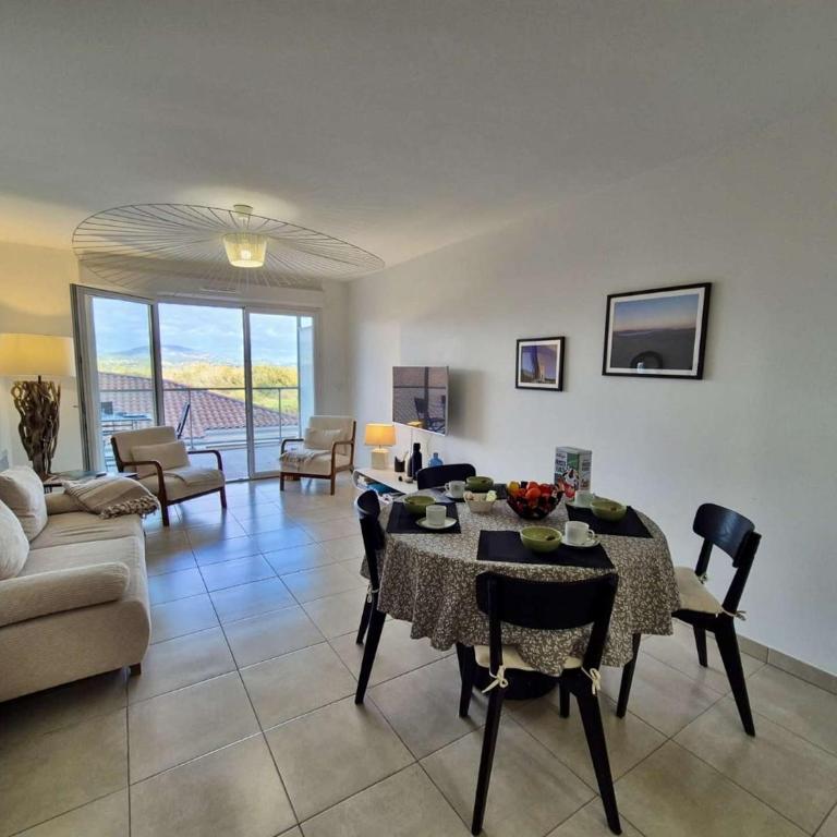 CO020-B11 - Appart 3 pièces - 4 personnes - COGOLIN - Two-Bedroom Apartment - 17