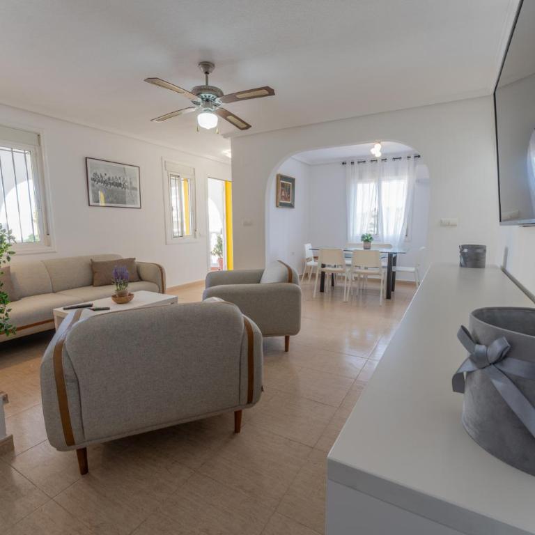 Villa Dr Alejandro Iglesias - Three-Bedroom House - 80