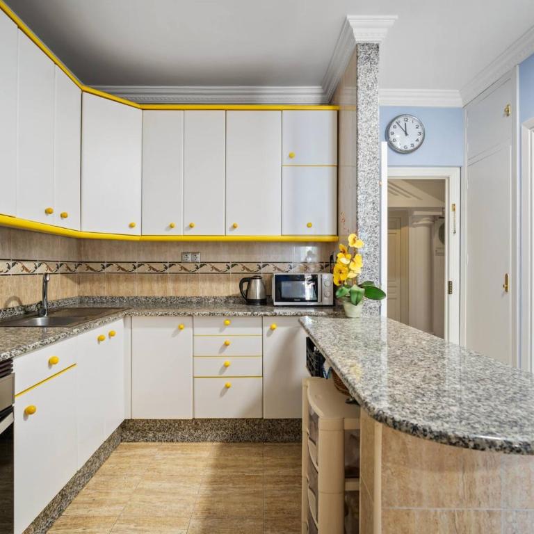 Unique 2 Br Apart in Golden Mile✺ Pool ✺ Parking - Two-Bedroom Apartment - 5