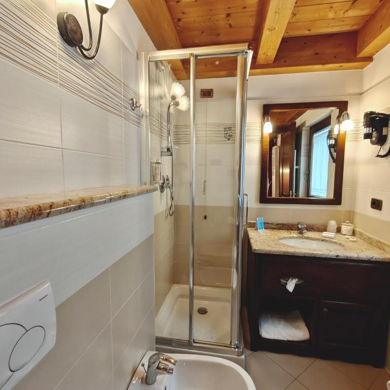 Hotel L' Aiglon - Camera Matrimoniale/Doppia con Letti Singoli - 10
