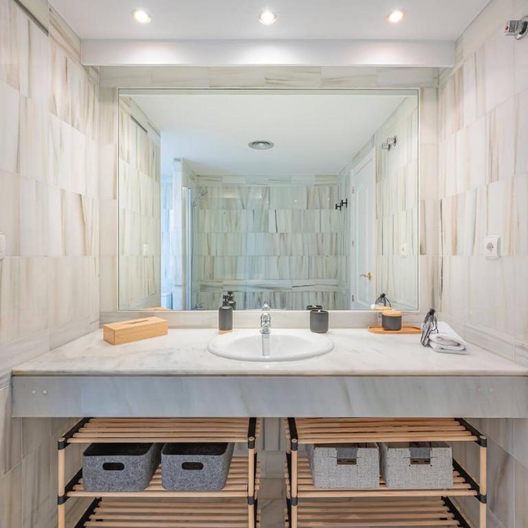 Marvellous 3 Bedroom Flat with Pool and Terrace - Apartamento de 3 dormitorios - 35