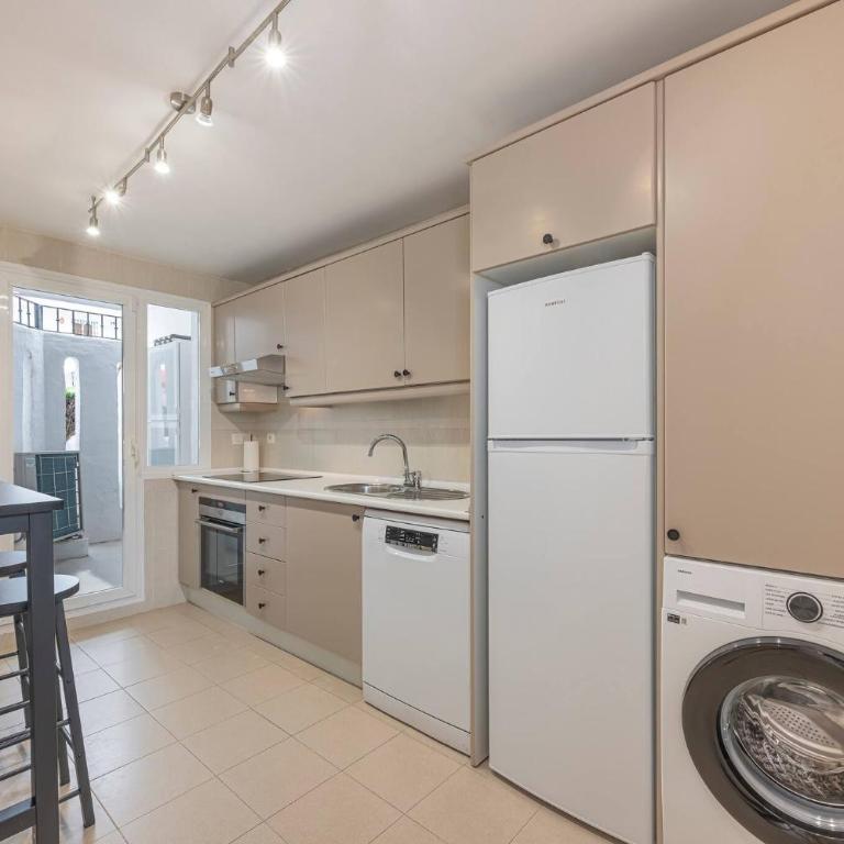 Marvellous 3 Bedroom Flat with Pool and Terrace - Apartamento de 3 dormitorios - 57