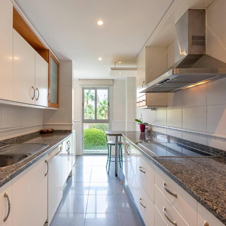 Spacious 3 bedrooms apartment at LAS BRISAS - Three-Bedroom Apartment - 4