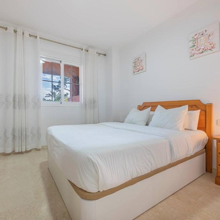 Beautiful Apartment Just 5 Minutes From the BEACH - Two-Bedroom Apartment - 4