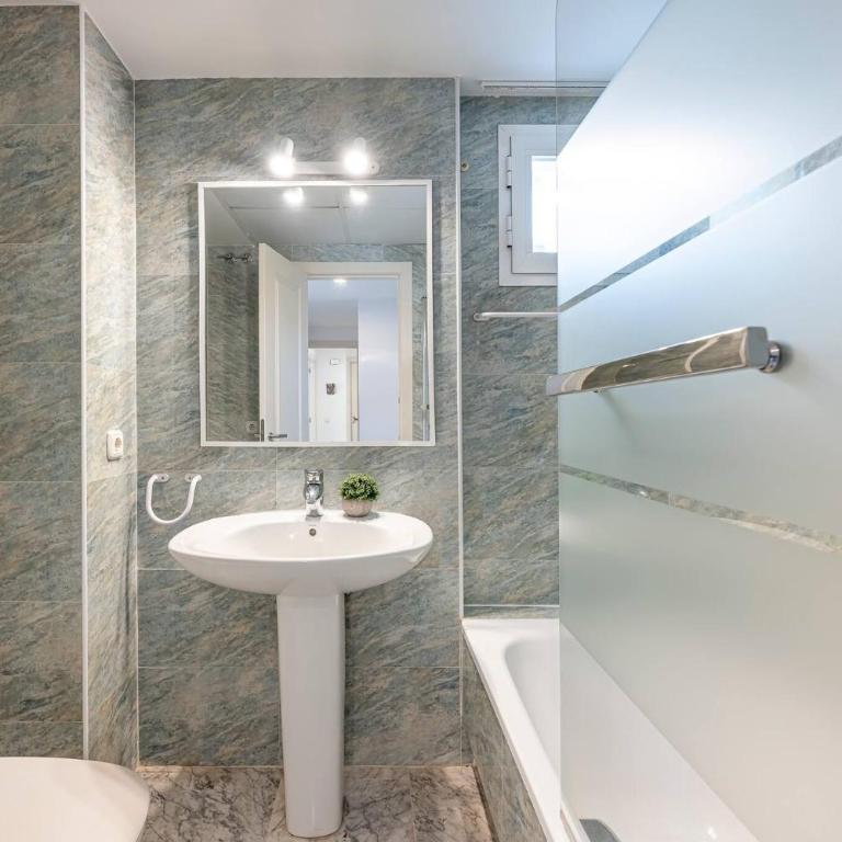 Spacious 3 bedrooms apartment at LAS BRISAS - Three-Bedroom Apartment - 26
