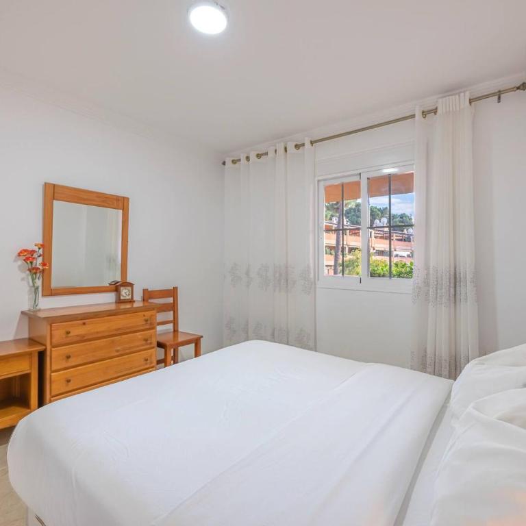 Beautiful Apartment Just 5 Minutes From the BEACH - Two-Bedroom Apartment - 24