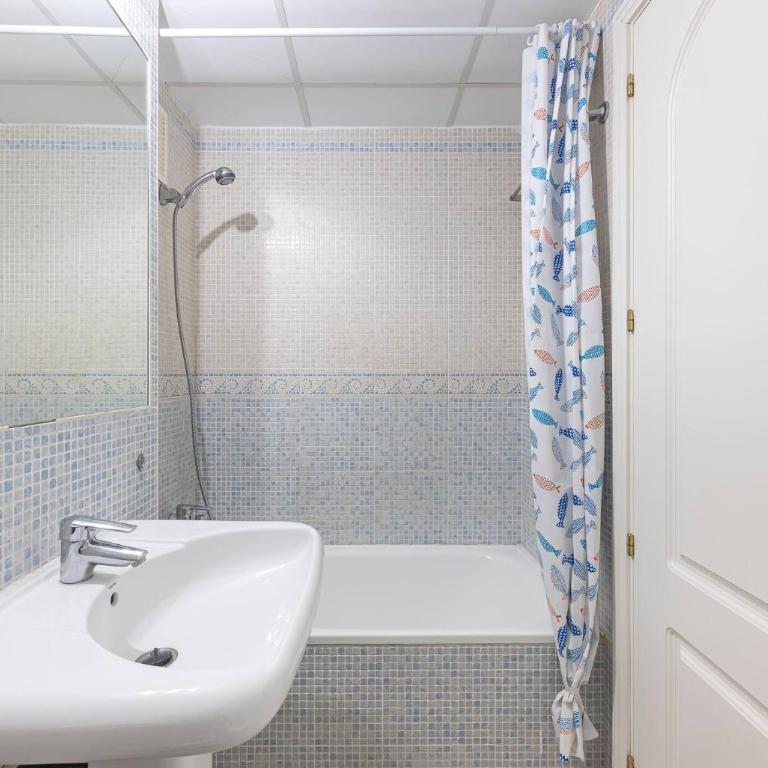 Beautiful Apartment Just 5 Minutes From the BEACH - Two-Bedroom Apartment - 29