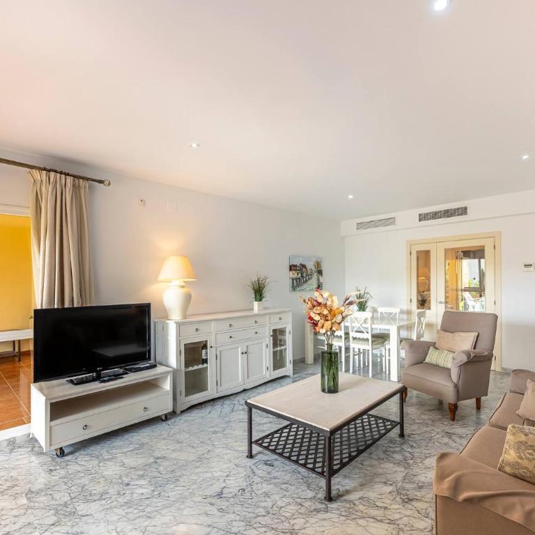 Spacious 3 bedrooms apartment at LAS BRISAS - Three-Bedroom Apartment - 39