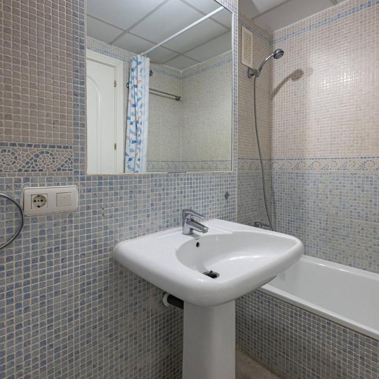 Beautiful Apartment Just 5 Minutes From the BEACH - Two-Bedroom Apartment - 32