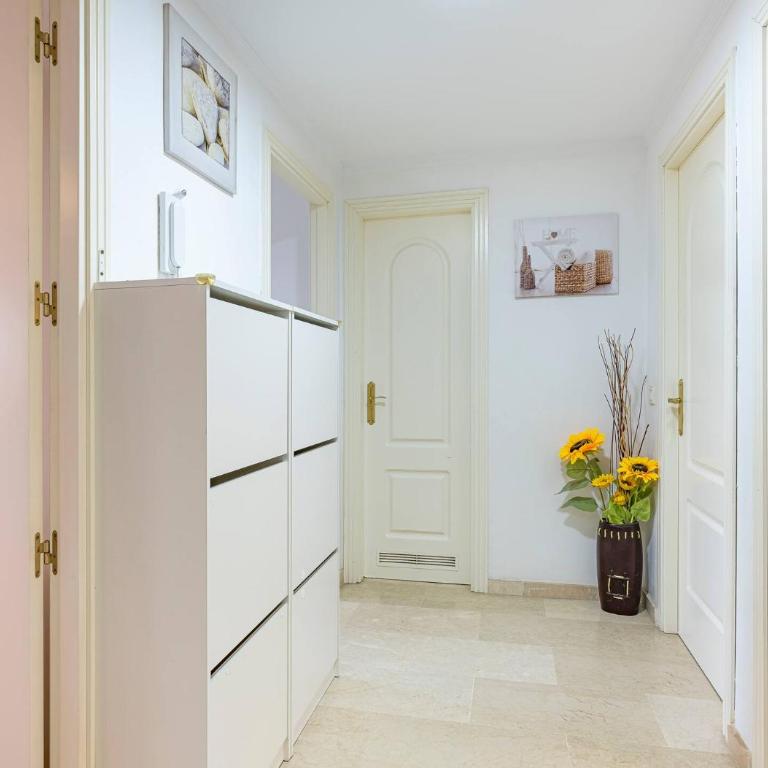 Beautiful Apartment Just 5 Minutes From the BEACH - Two-Bedroom Apartment - 35