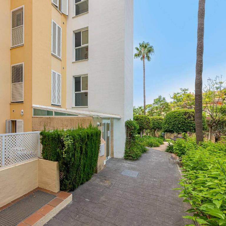 Spacious 3 bedrooms apartment at LAS BRISAS - Three-Bedroom Apartment - 61