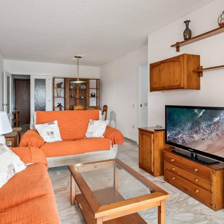 Amazing 3Br, 2 Bath Apart, Close to the Sea - Three-Bedroom Apartment - 2