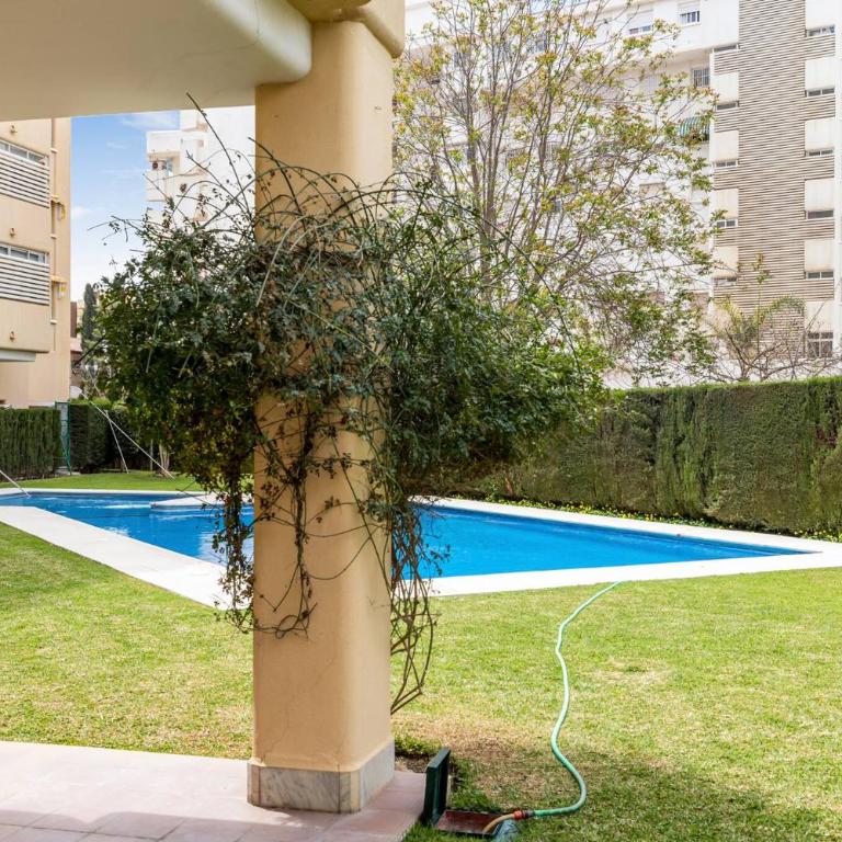 Amazing 3Br, 2 Bath Apart, Close to the Sea - Three-Bedroom Apartment - 4