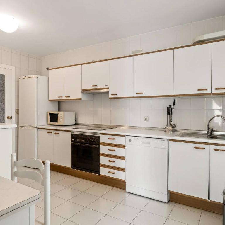 Amazing 3Br, 2 Bath Apart, Close to the Sea - Three-Bedroom Apartment - 9