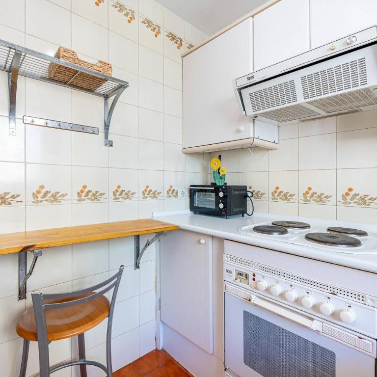Spacious apartment with Pool, 3 min from the BEACH - Two-Bedroom Apartment - 12
