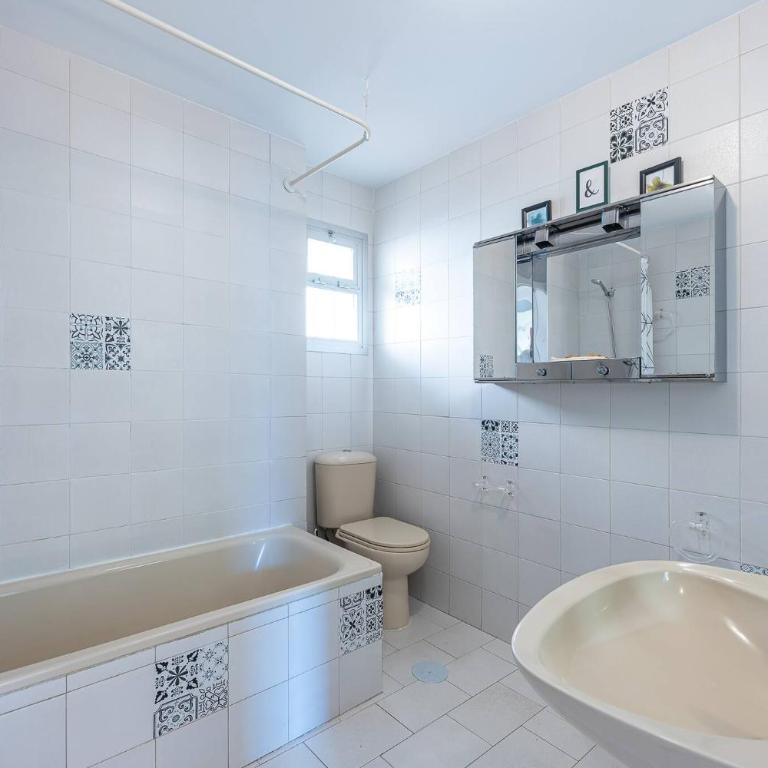 Spacious apartment with Pool, 3 min from the BEACH - Two-Bedroom Apartment - 15