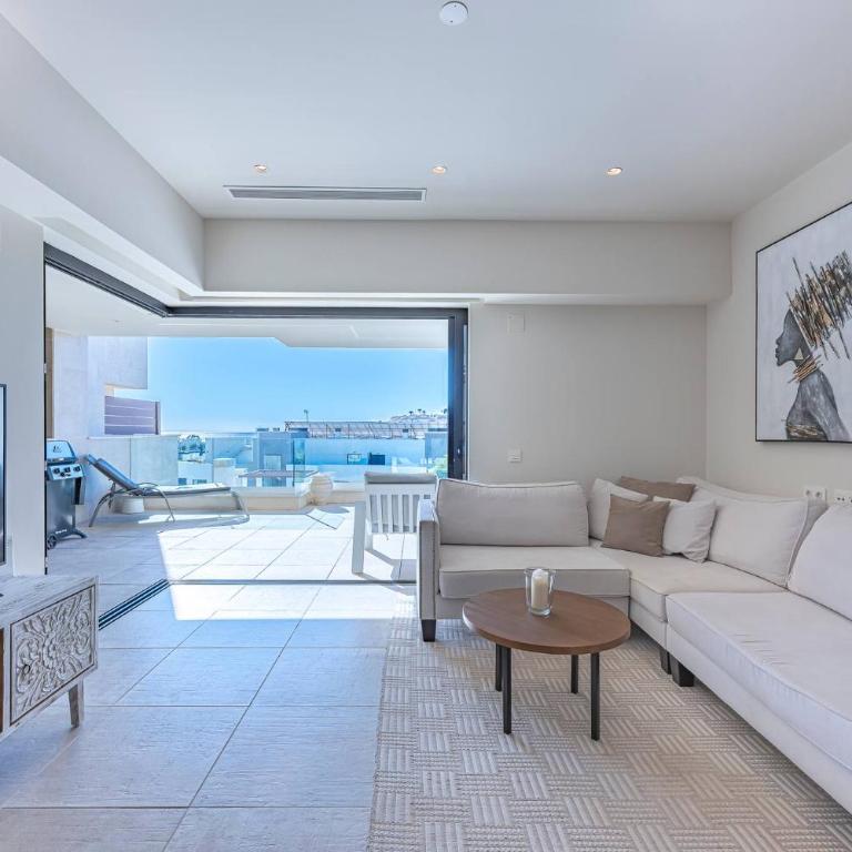 Modern Flat with 2 Bedrooms, Terrace, and Pool in Cala de Mijas - Apartamento de 2 dormitorios - 1