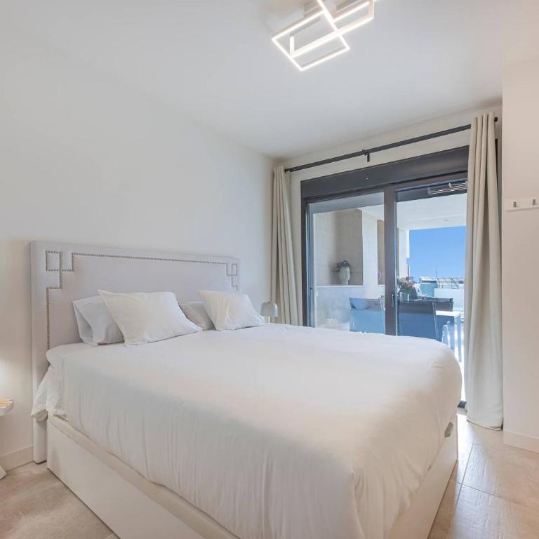 Modern Flat with 2 Bedrooms, Terrace, and Pool in Cala de Mijas - Apartamento de 2 dormitorios - 3