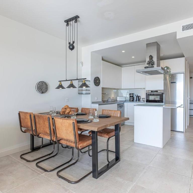Modern Flat with 2 Bedrooms, Terrace, and Pool in Cala de Mijas - Apartamento de 2 dormitorios - 2